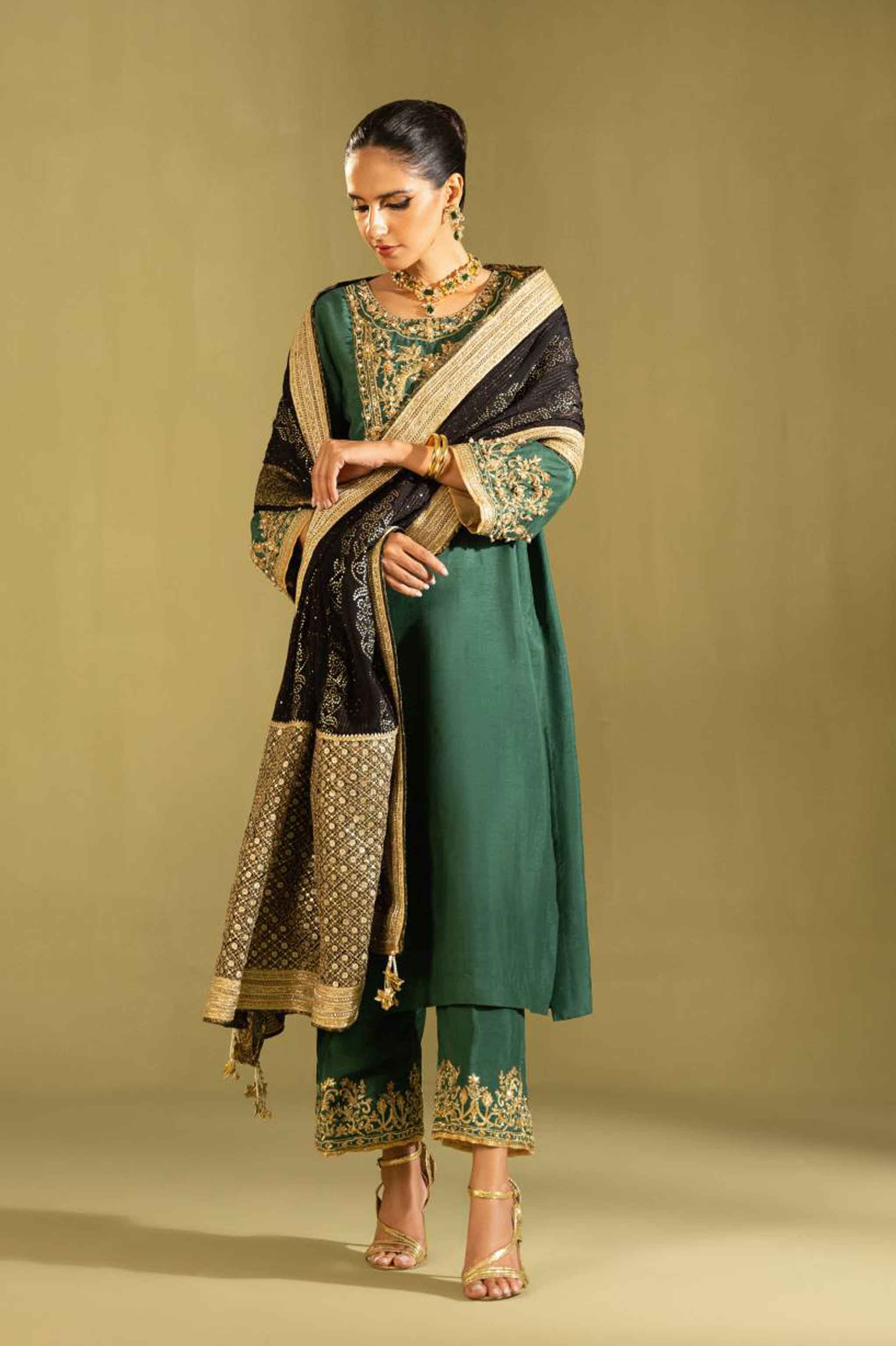 MUKESH BLACK SHAWL